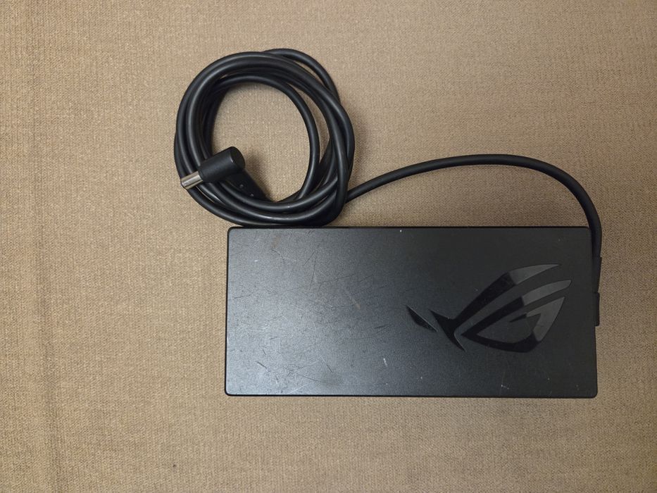Блок живлення ASUS ROG ADP-180TB H (20 В, 9 А, 180 Вт)