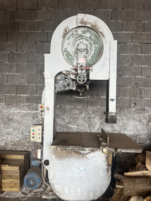 Serra de fita industrial