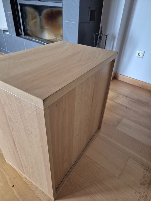 Estante com uma prateleira