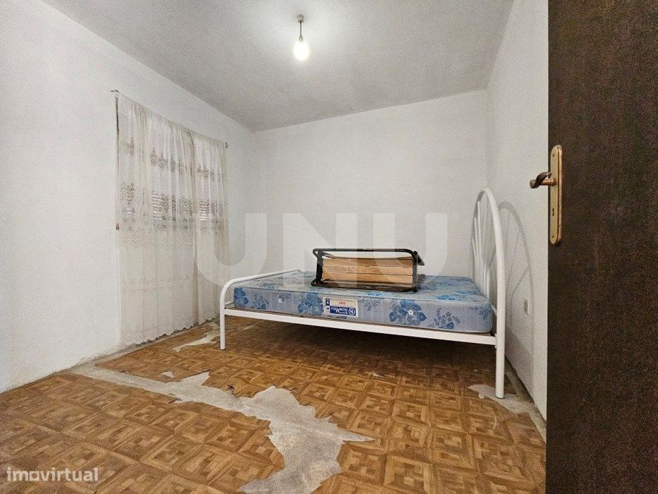 Moradia T3 Térrea com Garagem, Terraço e Logradouro