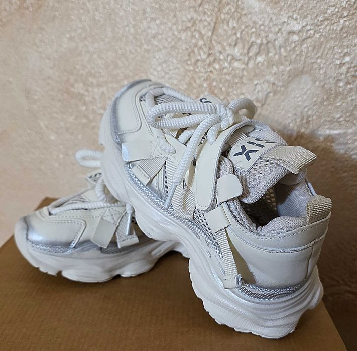 Кросівки для дівчинки