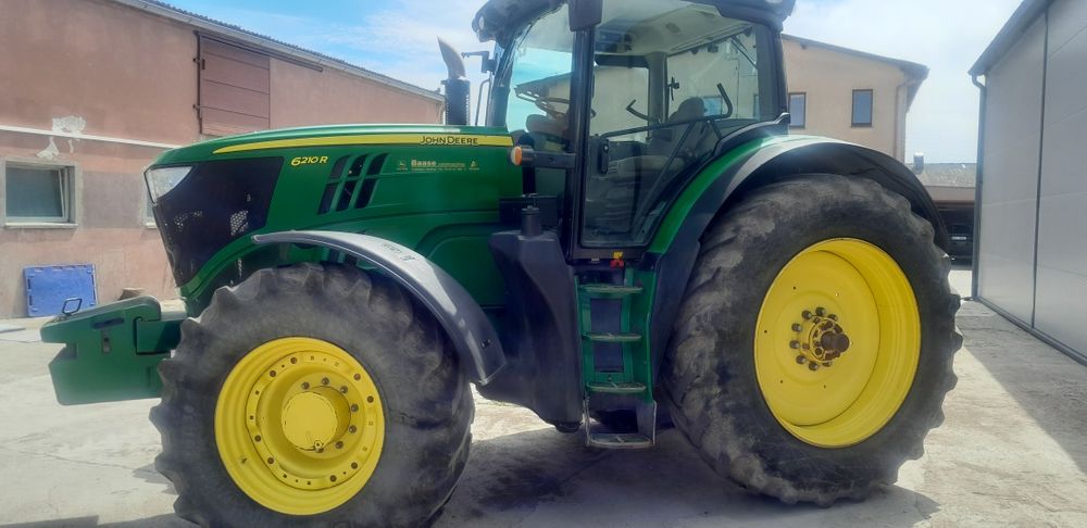 John Deere 6210R