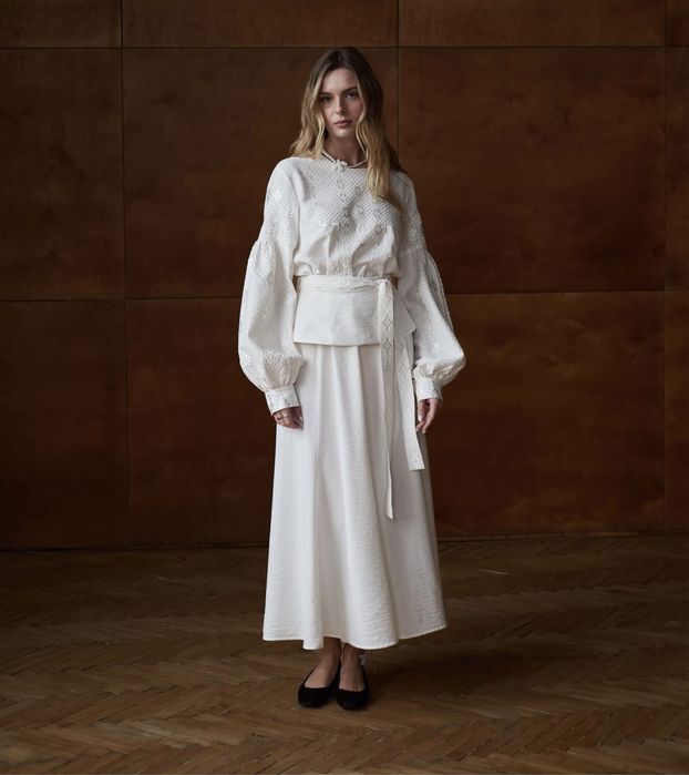 Продаж вишитої сукні