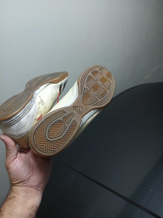 Chuteira adidas usada.