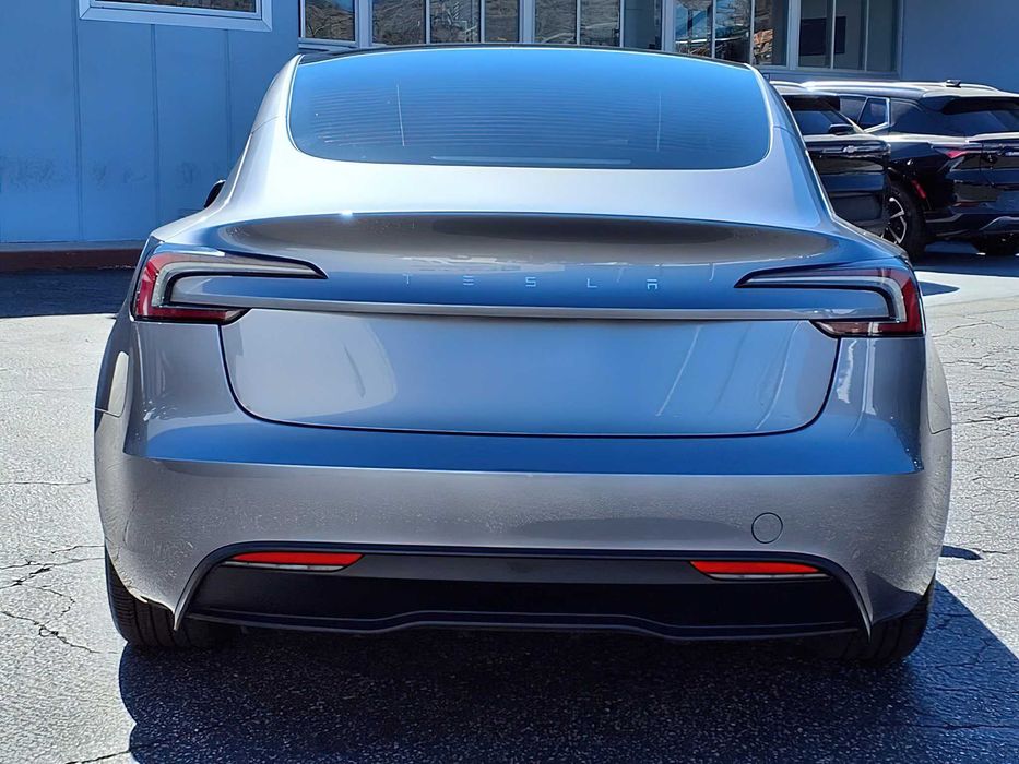 Tesla Model 3      2025