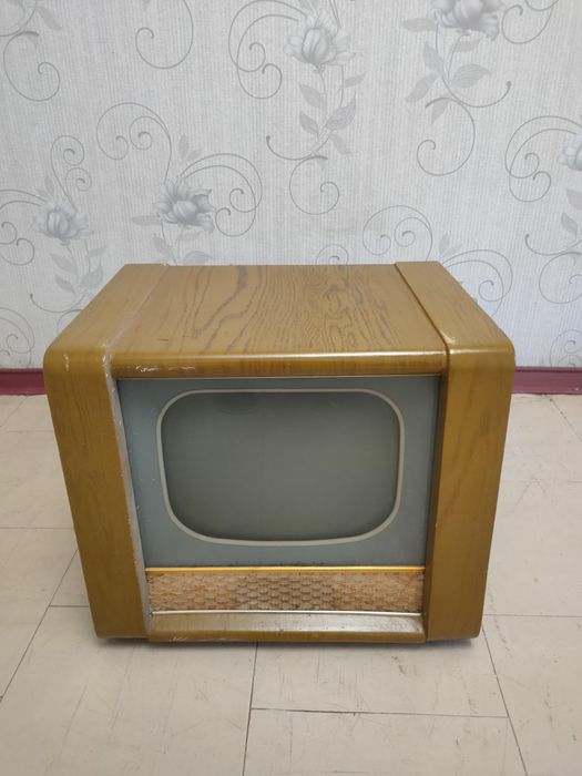 Телевизионный приемник Рекорд-12