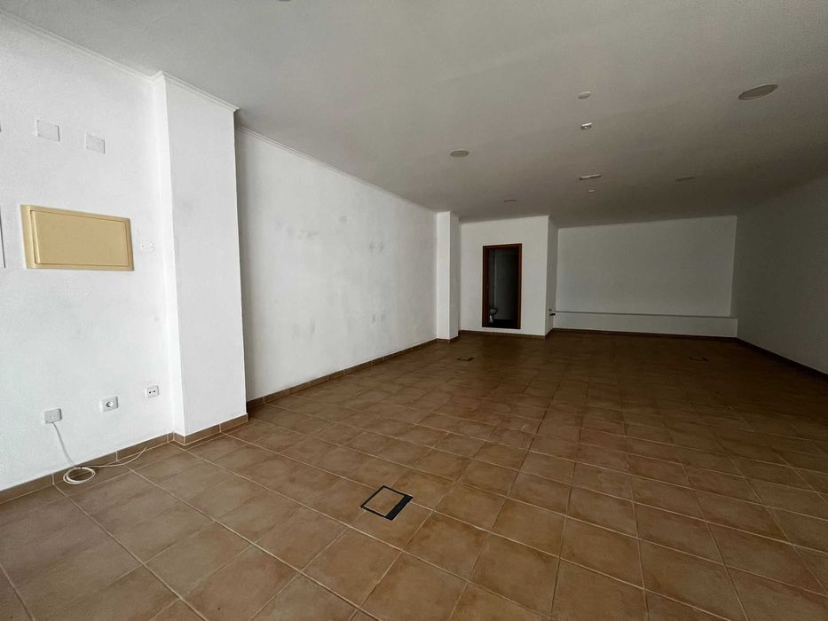 Arrendamento loja Carregado