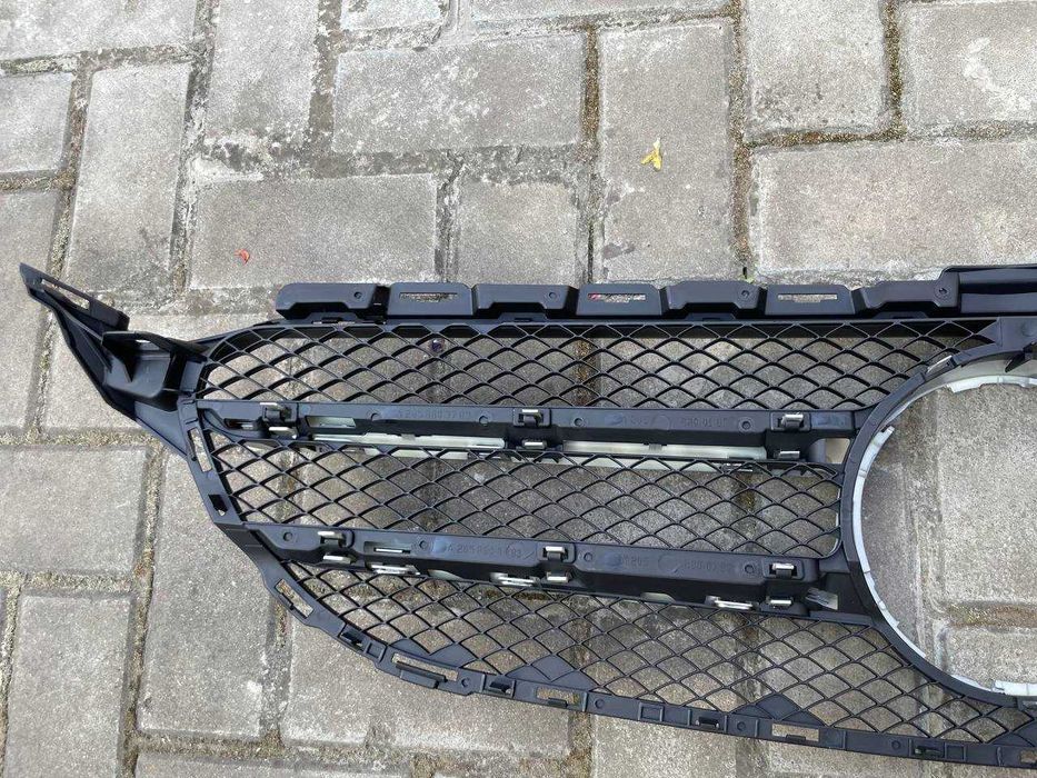 Решітка радіатора центральна Mercedes W205 (2014-2019р)