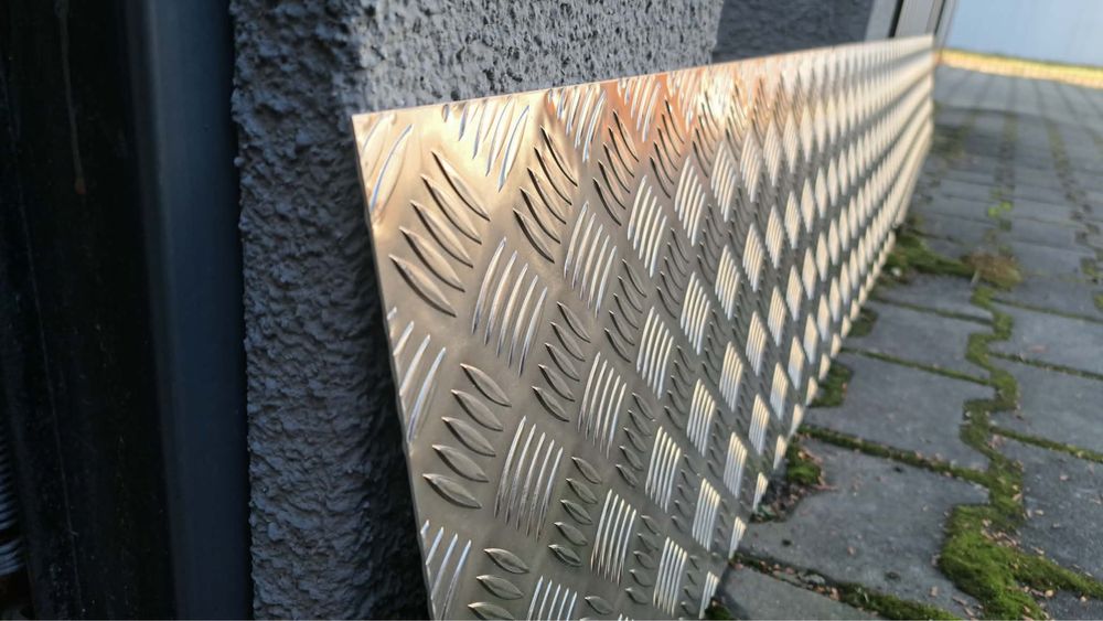 Blacha aluminiowa ryflowana 1 mm – 250×30 cm – 8 szt.