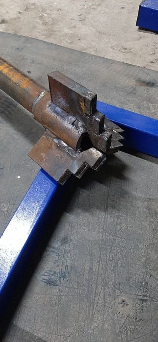 Малогаборітна бурова установка, для буріння свердловин на питну воду.