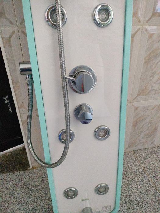 Coluna de duche nunca usado