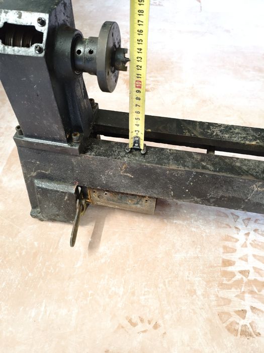 Станок токарний по дереву.