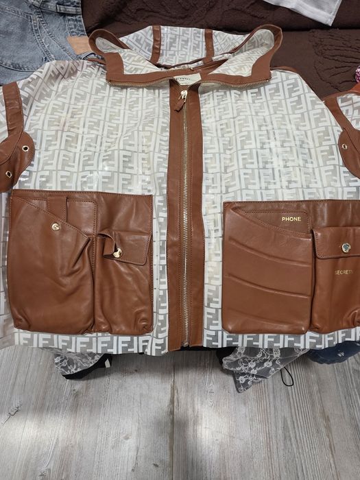 Fendi не звичайний дощовик