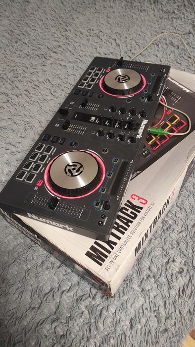 Numark Mixtrack3 миди контроллер