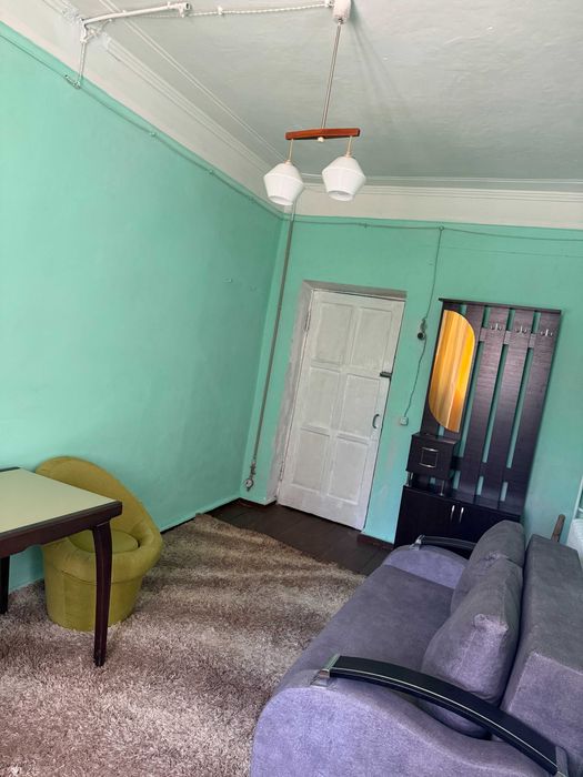 Житло віл власника, кімната в квартирі з меблями