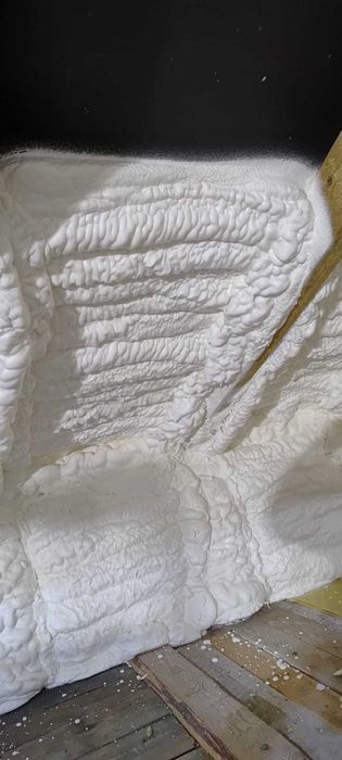 Ocieplanie poddasza pianą pur, izolacja, pianowanie