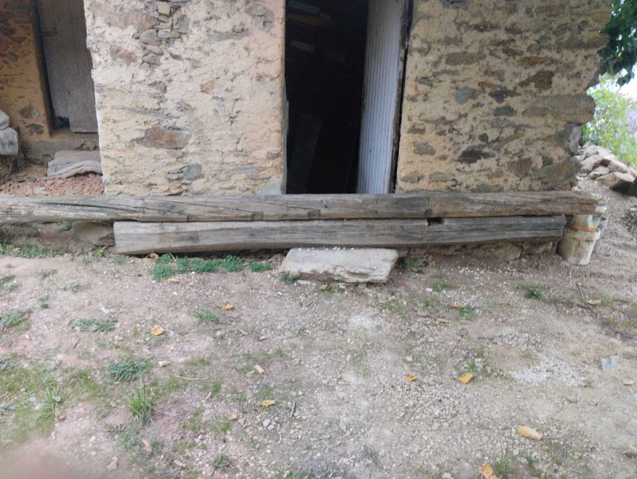 Well-preserved century-old wooden beams, nail-free.64176752035841122