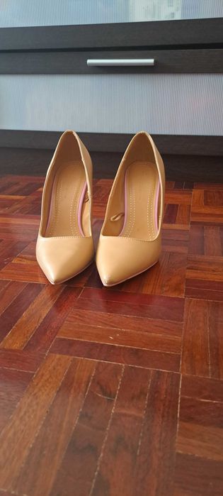 Sapatos de salto tam 38