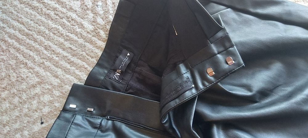 Шорти еко шкіра S Zara