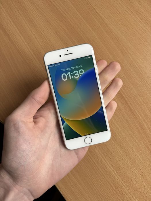 Apple Iphone 8 64 GB White в гарному стані