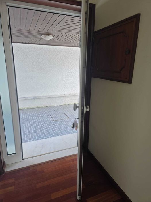Porta de entrada em alumínio térmico como nova