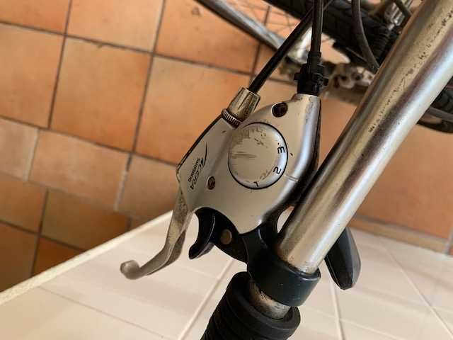 Bicicleta BTT 26" – Giant & Shimano – Boa para cidade/trilhos leves