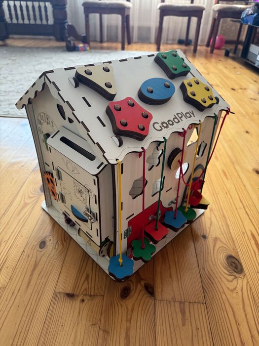 Деревʼяний бізі-будиночок від Good Play