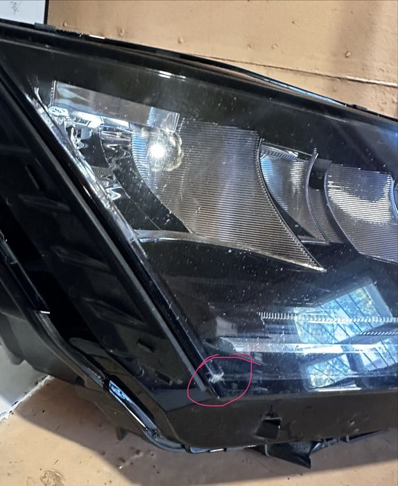 Фара права на Skoda A8 2024