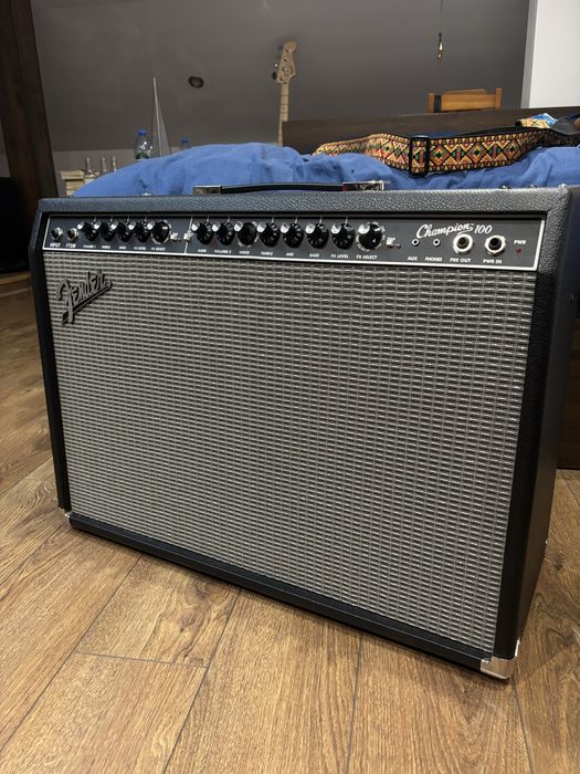Fender champion 100 z footswitchem