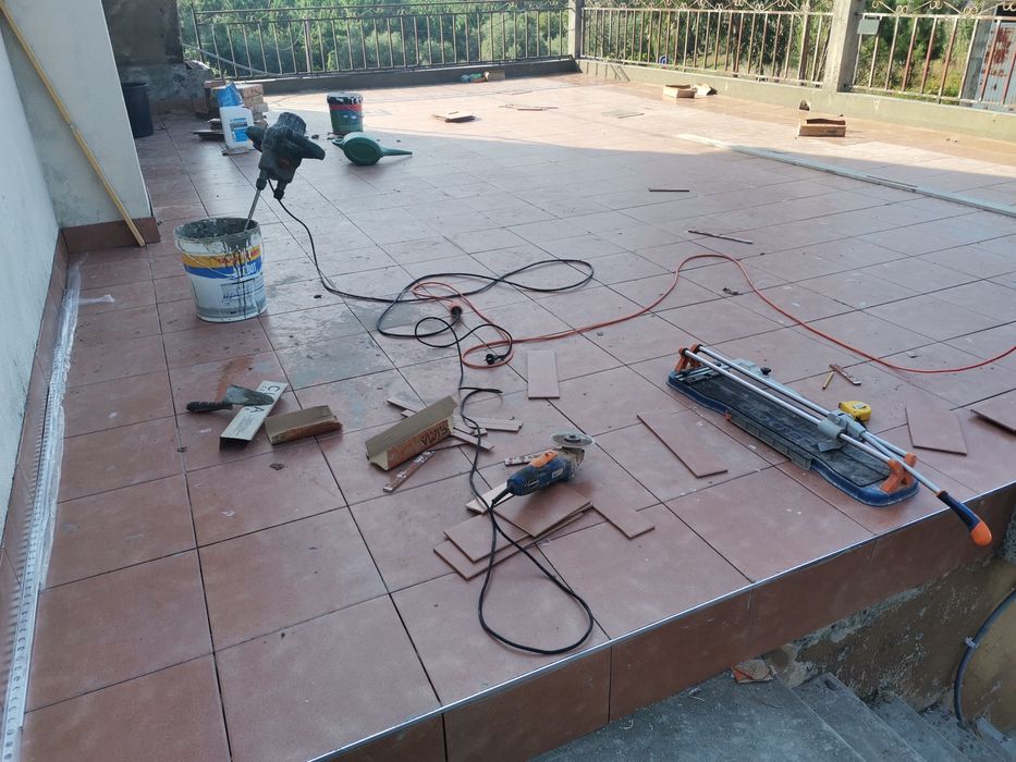 Assentamento de Azulejos  e Ladrilho