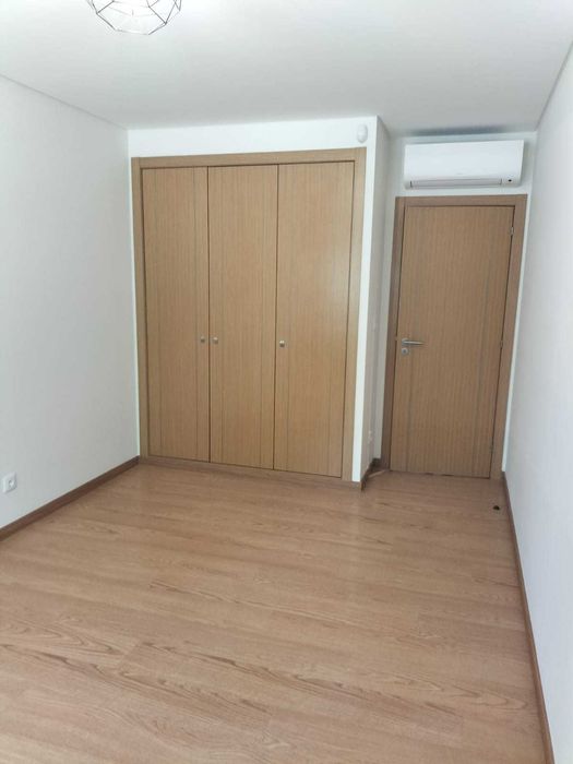 T2 Malvarosa Alverca com Terraço e Box para 6 Carros
