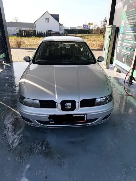 Seat Leon samochód osobowy cały czas użytkowany