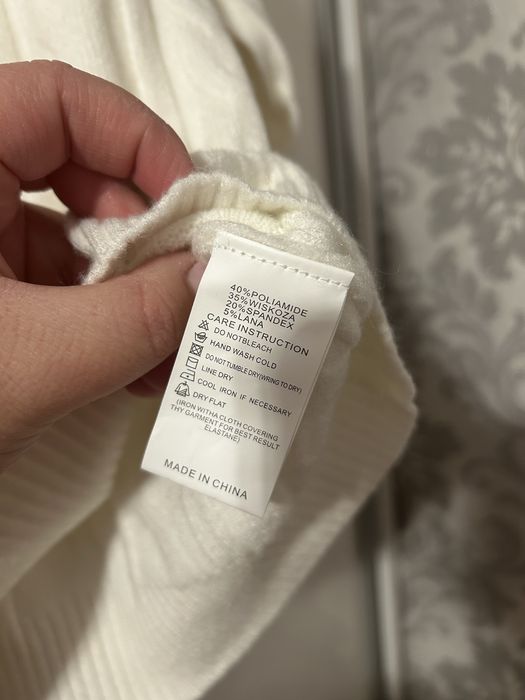 Śliczny biały sweter XL