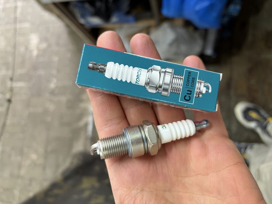 Свеча на генератор  F6TC. TORCH