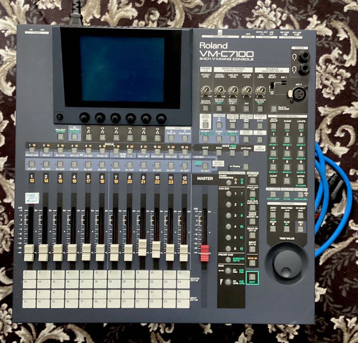 Roland VM-C7100 controlador