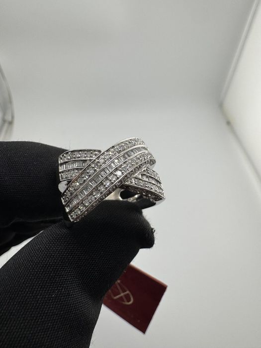 каблучка золота з діамантами 150 шт, загальна каратність 1,50 карата