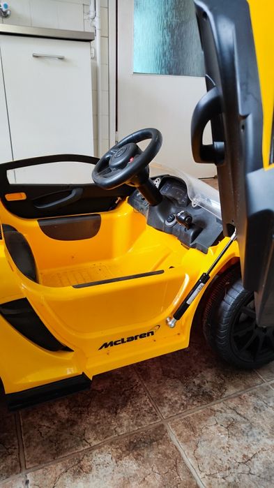 Pojazd / samochód akumulatorowy dla dzieci (McLaren)