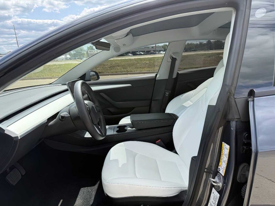 Tesla Model 3 Long Range      2022