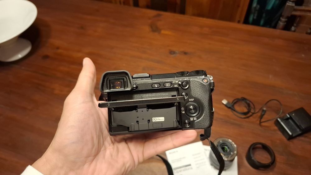 Sony Alpha NEX-7 + Lente 18-55mm OSS – Mirrorle