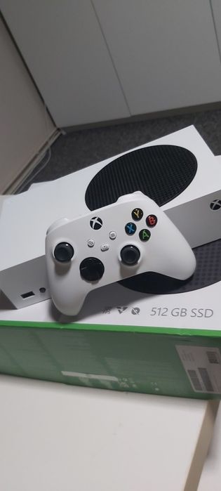 Xbox Series S 512GB Stan idealny Używana tylko do Netflixa Pad komplet