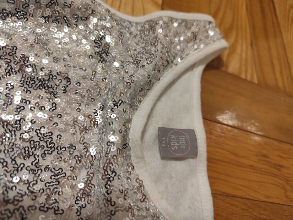 Sukienki błyszczące 134