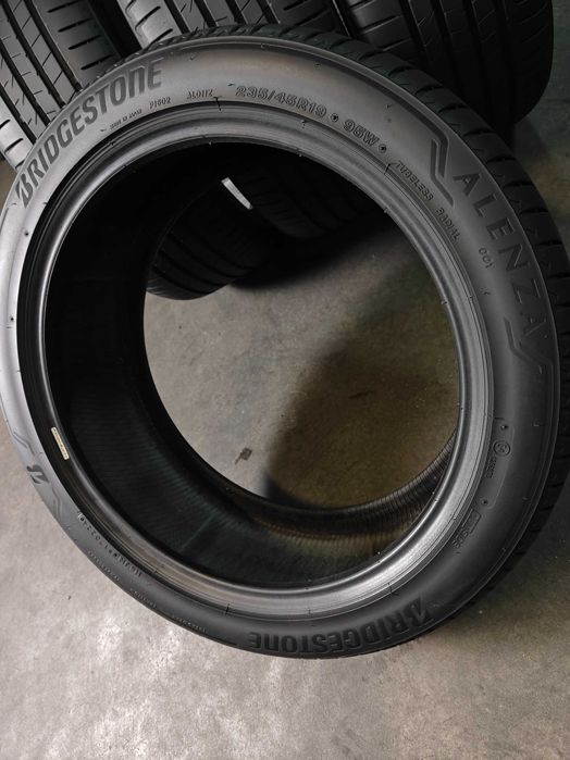 Шини літо r19 235 45 Bridgestone Alenza 24рік Японія