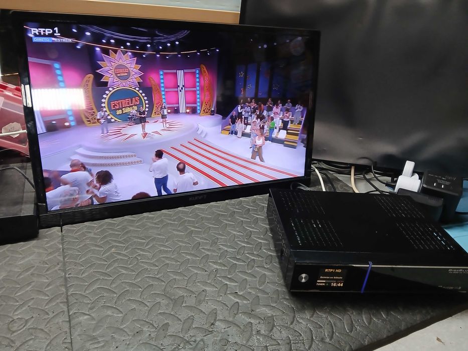 Receptor Box TV Satélite + Terrestre + Cabo - GigaBlue HD 800 UE PLUS - como novo!