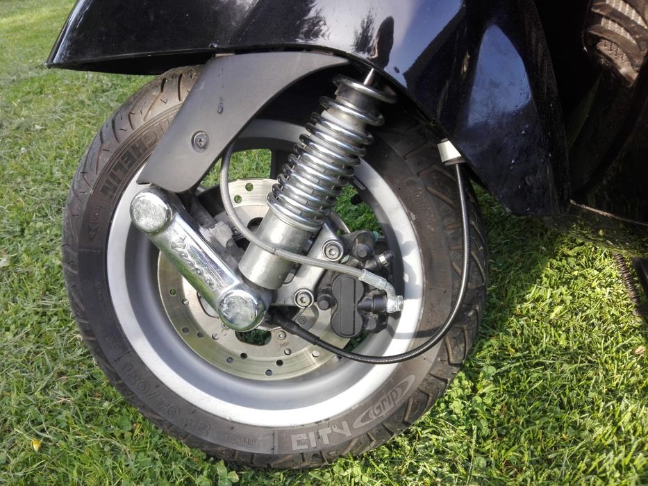 Piaggio Vespa GTS 125/