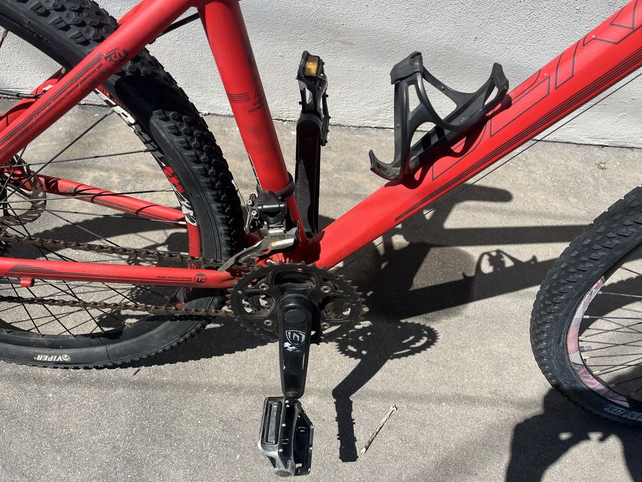Bicicleta da berg na cor vermelha roda 27.5