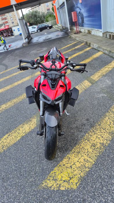 Ducati Streetfighter V2