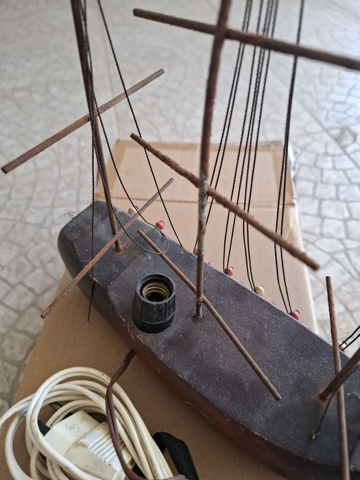 Candeeiro barco muito antigo