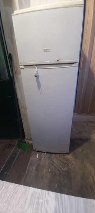 Frigorífico Selectline com congelador superior