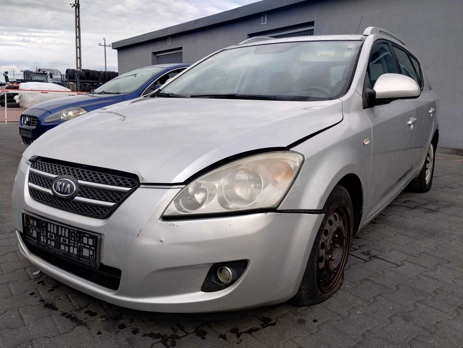lampa przód przednia lewa   Kia Cee'd Ceed I 2006-, części