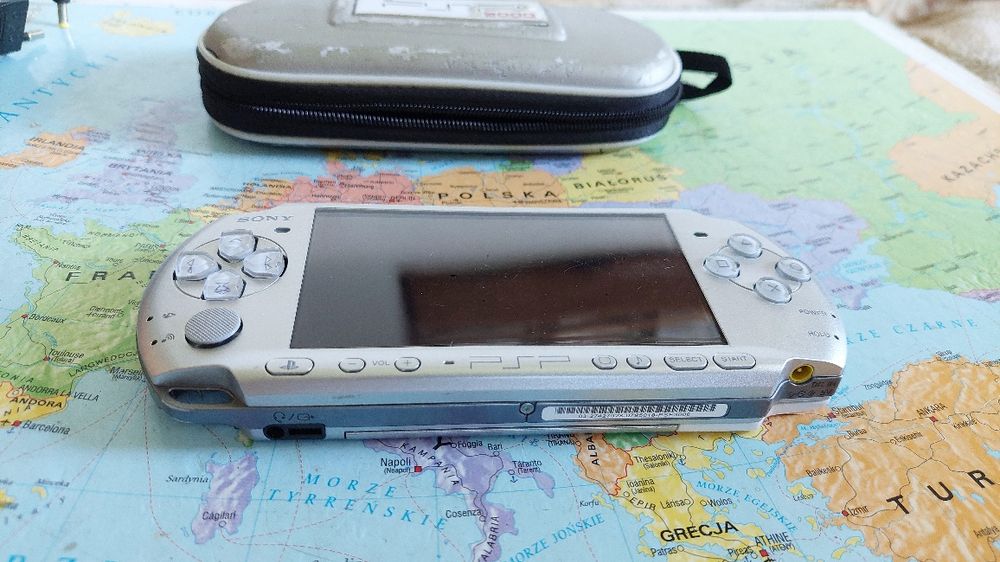 Konsola sony psp 3006 (3004) Mystic Silver 4gb 19 gier